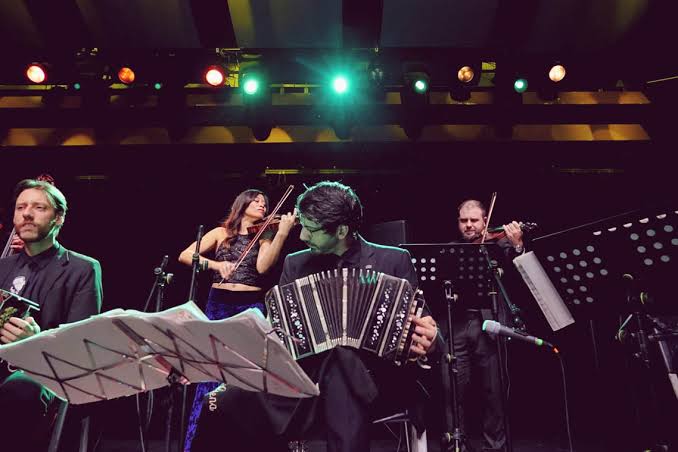 Groupe de danseurs de tango