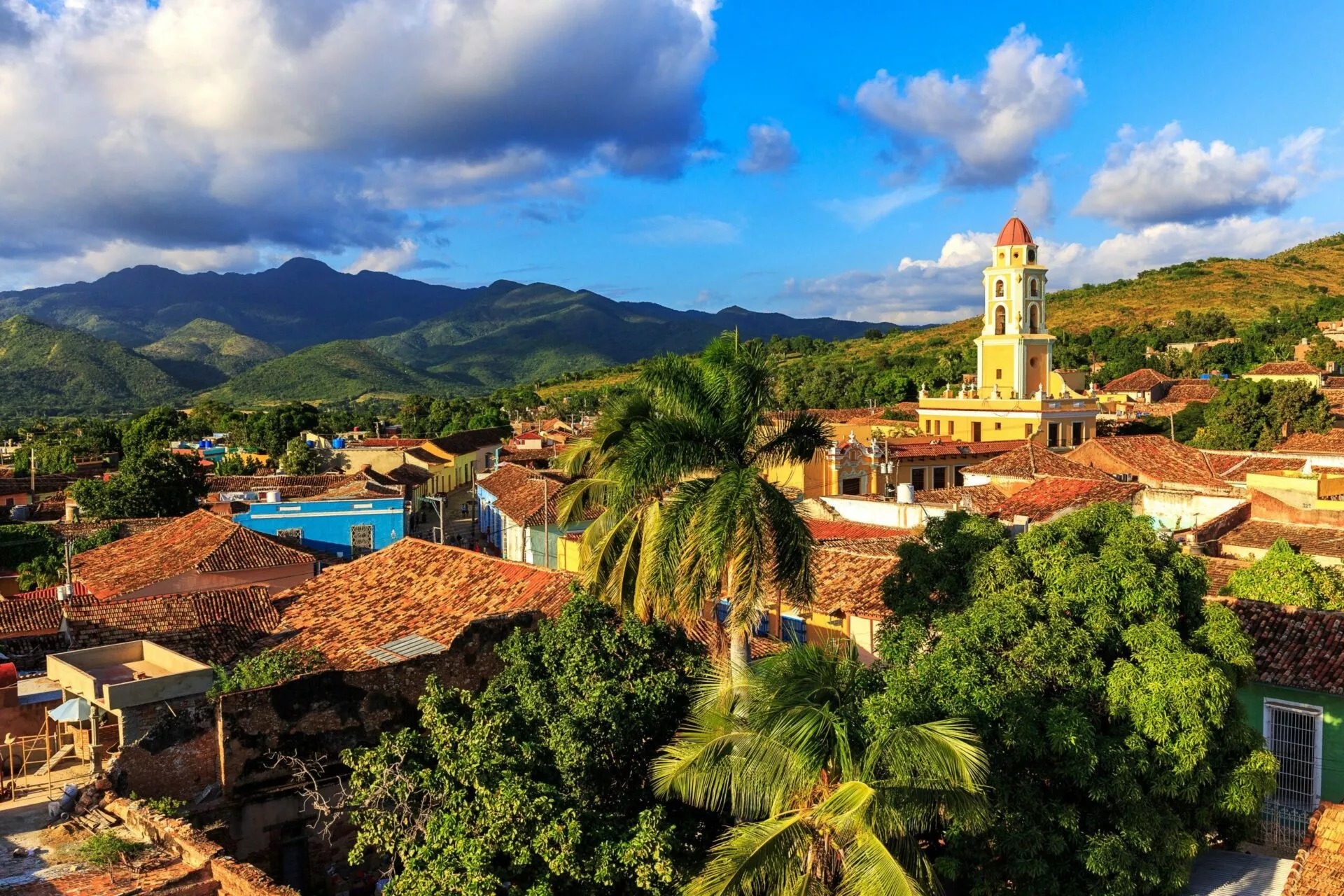 Trinidad toits et montagne